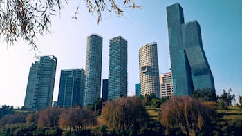 UBS prevé mayor crecimiento económico para México, pero advierte que el ritmo de inversión es insuficiente