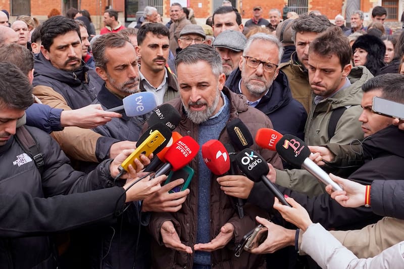 El líder de Vox, Santiago Abascal, aseguró que su partido sigue dispuesto a negociar con el PP, pero rechazó que su formación ceda ante presiones en las conversaciones para formar gobierno en Extremadura.