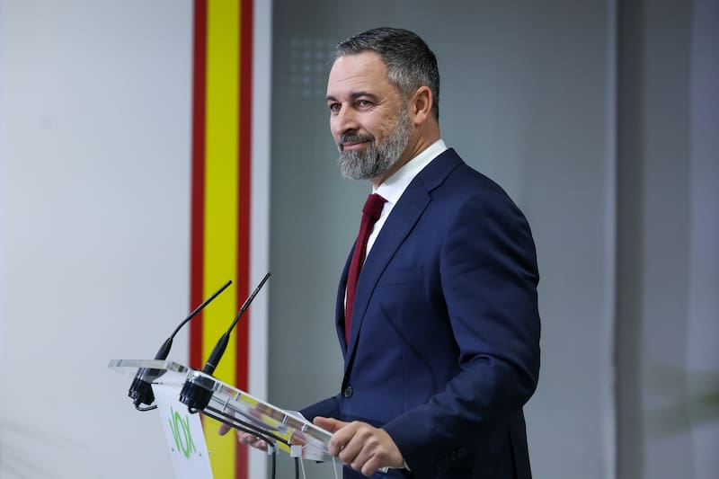 Vox solicitó medidas cautelares contra José Luis Rodríguez Zapatero, entre ellas la retirada del pasaporte diplomático y la prohibición de salir de España.