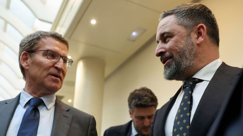 La tensión entre Vox y el Partido Popular vuelve a crecer después de que Santiago Abascal acusara a Alberto Núñez Feijóo de bloquear acuerdos políticos y promover una “guerra sucia” contra su partido.