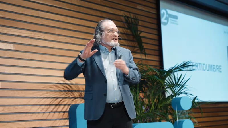 Santiago Niño Becerra expone con crudeza la pérdida de relevancia de la clase media dentro del sistema económico actual.