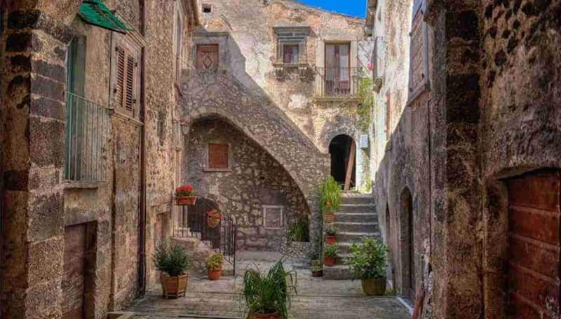 Santo Stefano di Sessanio busca nuevos vecinos.