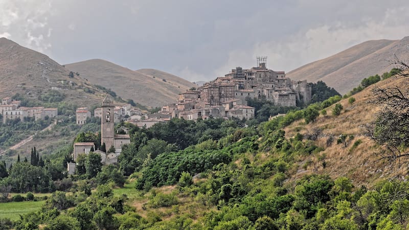 Santo Stefano di Sessanio, el pueblo de Italia que ofrece hasta 44.000 euros por mudarse allí.