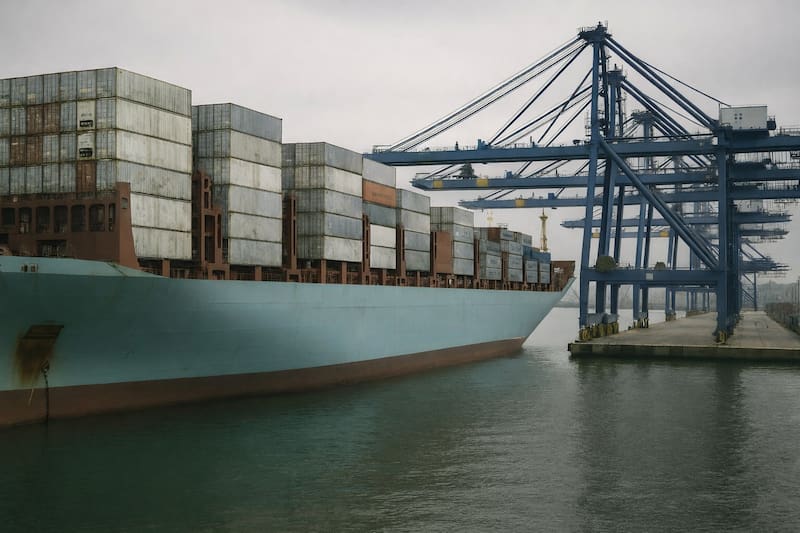 La megaterminal Tecon 10 demandaría cerca de 6.000 millones de reales en inversiones durante 25 años para modernizar la infraestructura logística.