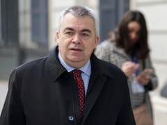 Escándalo en la Comisión Koldo | La esposa de Santos Cerdán vuelve a ausentarse por motivos de salud para no declarar en el Senado