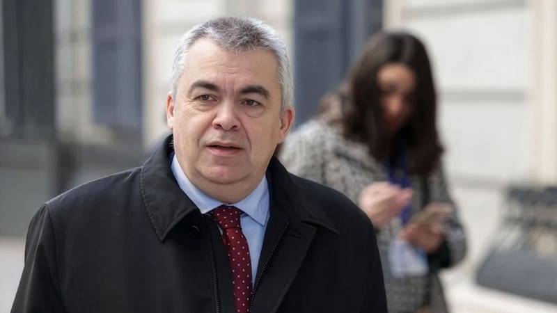 La comisión del caso Koldo en el Senado se suspende tras la ausencia de Francisca Muñoz, mientras crecen las dudas sobre su justificación médica y el avance de la investigación.