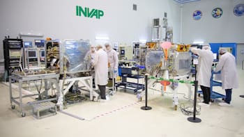 INVAP, el modelo atómico que puso a la Argentina en el mundo: hitos y dilemas, en un libro fundamental