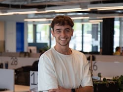 Su startup para combatir incendios forestales nació como proyecto escolar, ahora es global y la financia Bezos