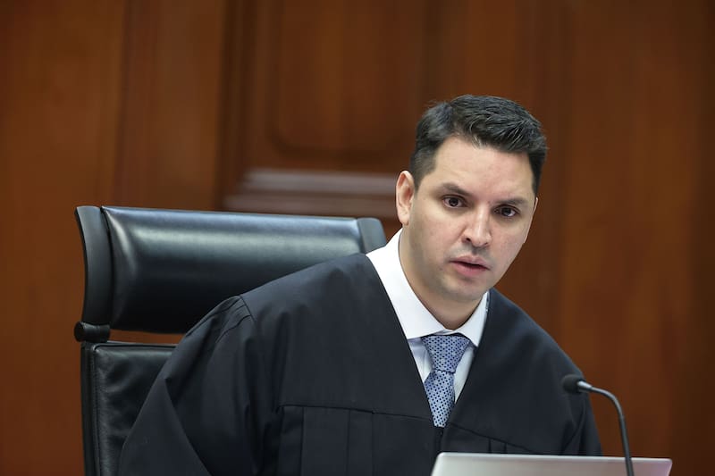 Arístides Rodrigo Guerrero García cuenta con una amplia trayectoria en el ámbito jurídico y una sólida reputación en la defensa de los derechos humanos.