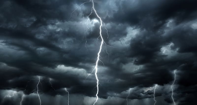 Con la evolución del fenómeno, las autoridades meteorológicas mantienen el seguimiento de su trayectoria e intensidad.