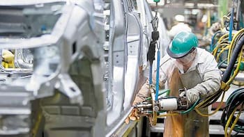 Del convenio Fiat-Smata al banco de horas de Mirgor: la industria que ensaya primero las nuevas formas de trabajo