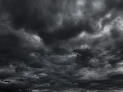 Llega hoy la tormenta negra más intensa de marzo: fuertes lluvias partirán el cielo con ráfagas de viento y posible caída de granizo en estas zonas