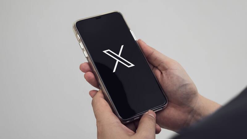 Se cayó X (ex Twitter) a nivel mundial: miles de usuarios reportaron fallas para acceder a la plataforma. Foto: Shutterstock