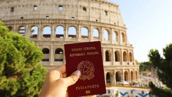 Se confirmó lo peor: Italia bloqueará los pasaportes europeos a quienes desciendan de estas personas
