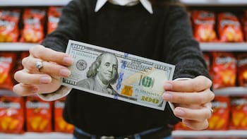 Los empresarios ya hacen una apuesta para el final de 2026 y piensan en el dólar y la inflación