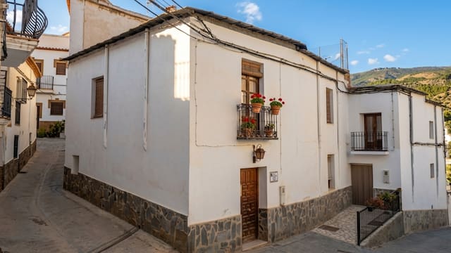 Se despide el alquiler: ofrecen una casa de 189 metros en rebaja con 3 habitaciones por menos de 20.000 euros