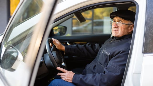 Se despide el carnet de conducir para los mayores de 70 años: este es el obstáculo que introdujo la DGT