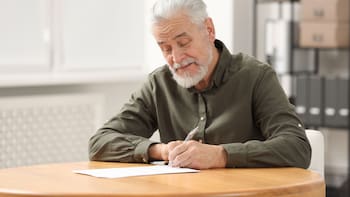 Se despide la Ley de Sucesiones: aseguran que nombrar a los hijos titulares de las cuentas no vale para el testamento