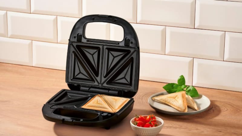 La sandwichera que es tendencia en Lidl: este electrodoméstico prepara hasta dos sándwiches a la vez por menos de 15 euros.