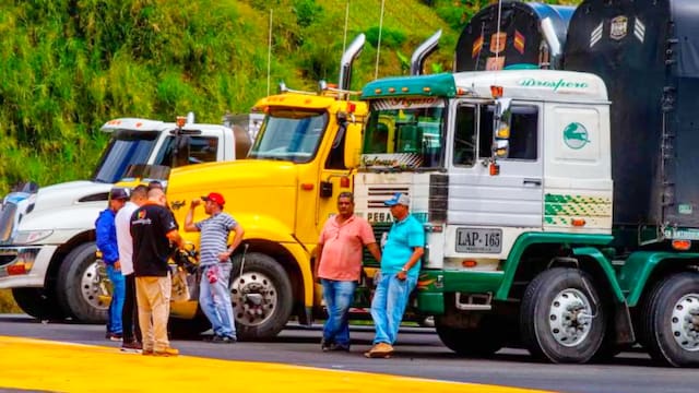 El gremio camionero se declara en alerta máxima: cuándo es el paro nacional de camioneros