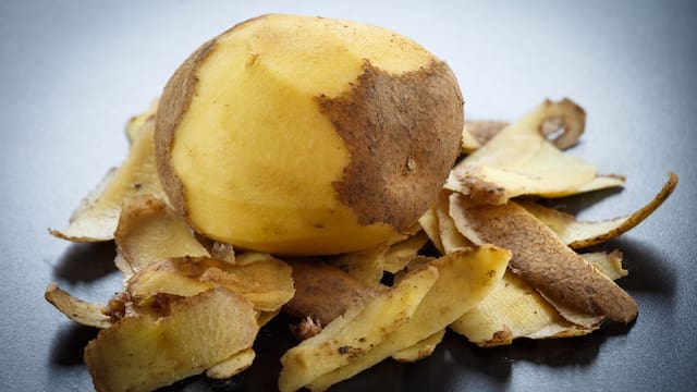 Licuar cáscaras de papa con bicarbonato: para qué sirve y por qué lo recomiendan