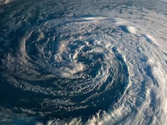 Alerta de AEMET por un fuerte tormentón con pedrizco gigante y rachas de viento muy potentes que golpean Madrid, Aragón y Cataluña