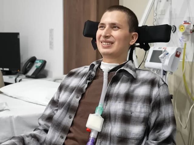 Quedó parapléjico, se implantó el chip cerebral de Elon Musk y su vida cambió por completo: “Es mágico”