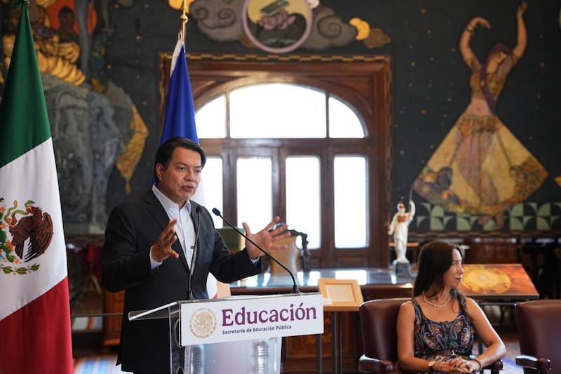 Se confirmó la entrega de más becas de Gertrudis Bocanegra y becas para estudiar en Francia.