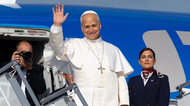 Seguir al papa León XIV por toda España cuesta tanto como unas vacaciones: cuánto debe gastar un fiel para acompañarlo de Madrid a Canarias