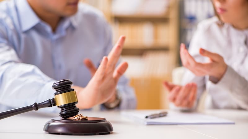 Según el Código Civil y Comercial de la Nación, uno de los cónyuges puede solicitar que se le atribuya el uso de la casa familiar, incluso si no es propietario del inmueble. (Fuente: Shutterstock)