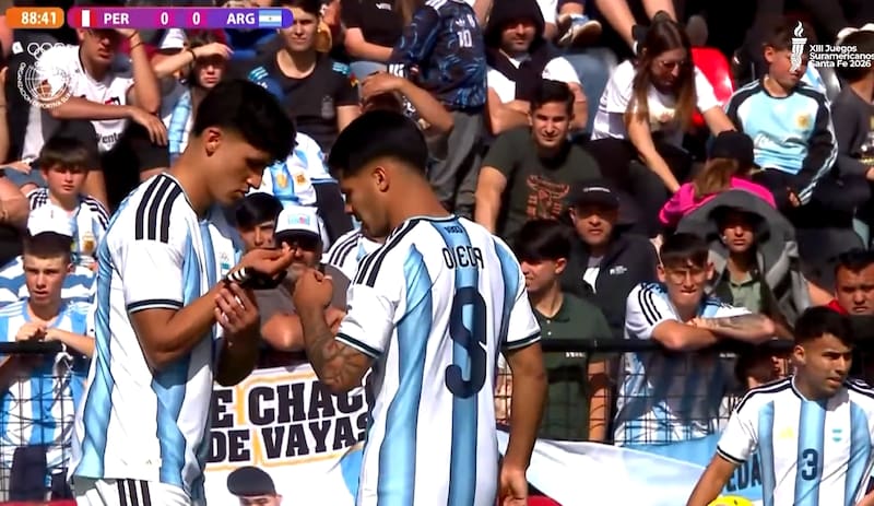 El seleccionado argentino, conducido por Diego Placente, buscará este viernes conseguir el oro ante la Albirroja. (Foto: YouTube)
