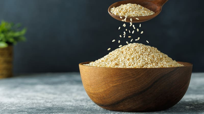 Sus propiedades antioxidantes y anti-inflamatorias mejoran la salud cardiovascular, neuronal y digestiva, ayudando a combatir el envejecimiento de manera natural.