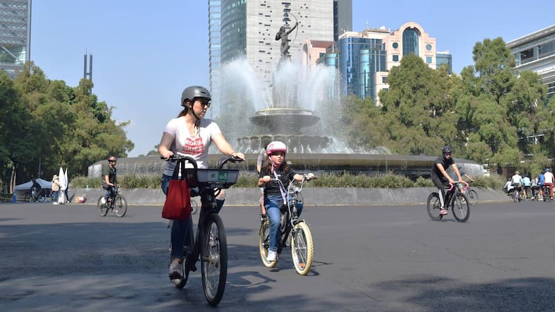 La CDMX ofrece préstamo gratuito de bicicleta y casco en biciescuelas sabatinas y dominicales. Conoce días, horarios, sedes y requisitos para participar.