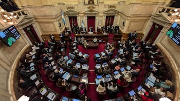 Milei afronta las últimas presiones del peronismo antes del recambio: DNU, AGN e impugnaciones