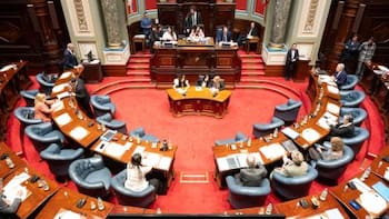 Senado aprueba por unanimidad cambios que modernizan la asignación de apellidos en nacimientos y adopciones