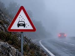 Que significa la señal de tráfico triangular con borde rojo y un coche: ¿por qué incumplirla puede ser peligroso?