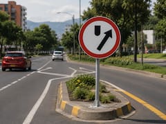 Qué significa la señal de tránsito en forma de círculo con una flecha inclinada a la derecha: por qué es importante prestarle atención