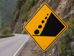Qué significa la señal de tránsito amarilla con piedras cayendo y por qué es importante