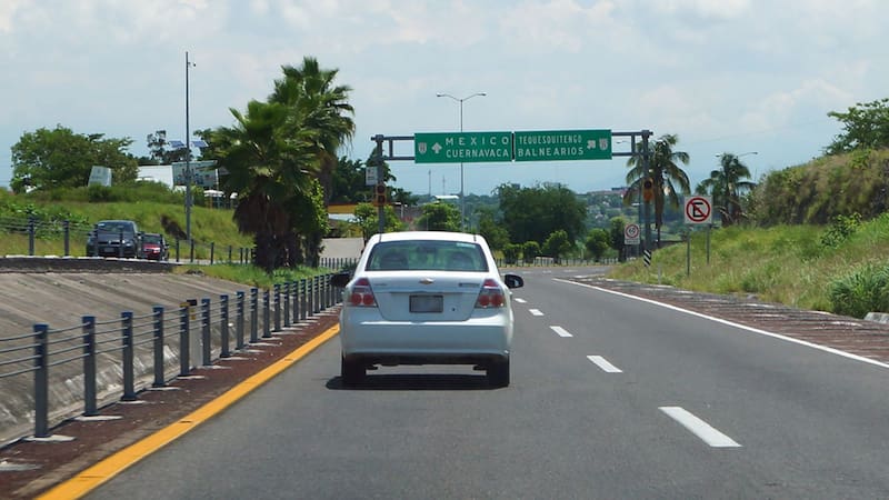 Ubicada en zonas críticas de México, ignorar esta señal restrictiva vial puede derivar en severas multas económicas y el arrastre al corralón.
