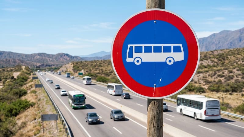 Su significado depende del símbolo que aparece en el cartel y de las condiciones de circulación establecidas para ese tramo de la vía.