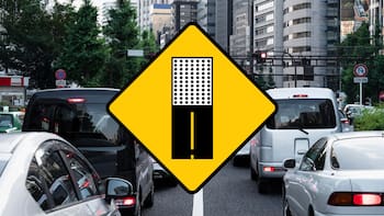 Qué significa la señal de tránsito con un camino negro y un panel blanco con puntos y por qué debes respetarla
