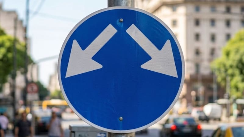 El conductor puede circular en ambos sentidos a partir de ese punto. (Imagen ilustrativa)