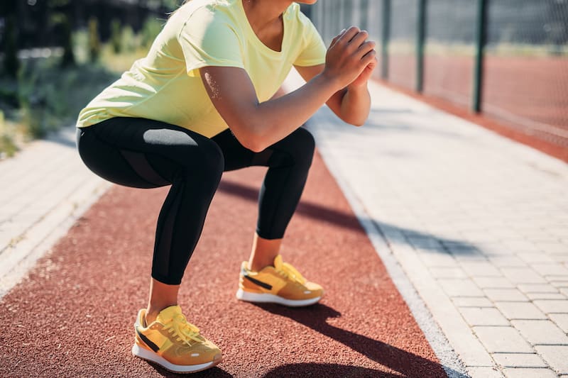 La sentadilla es el ejercicio más importante para los adultos mayores. Foto: Pexels.