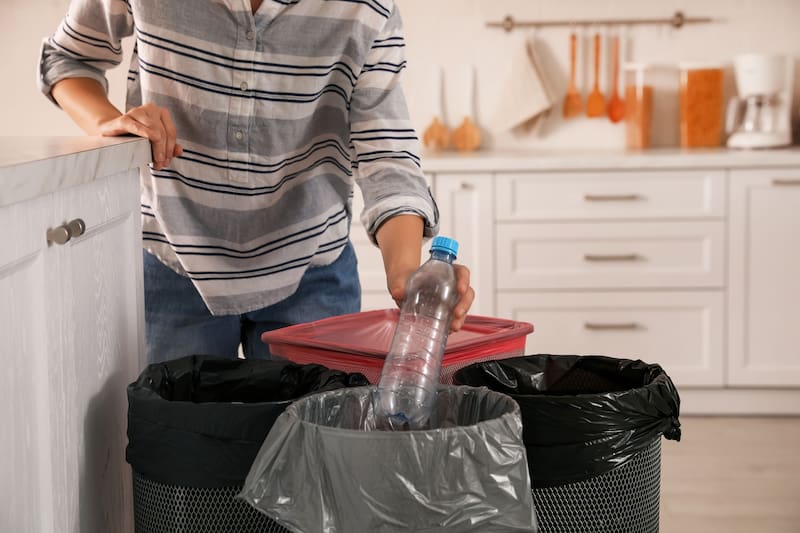 ¿Cómo se recuperará el dinero de las botellas y latas? Fuente: Shutterstock.