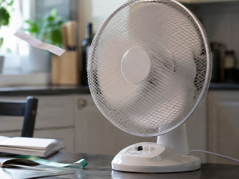 Sergio Llorente, instalador eléctrico: “Dejar el ventilador encendido durante 8 horas cuesta solo unos 2 céntimos por noche”