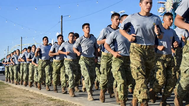 Oficial | Regresa el Servicio Militar Obligatorio: el entrenamiento comienza ahora en febrero y será para todos los mayores de 18 años