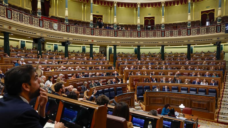 El Congreso aprueba por unanimidad el real decreto que financia la ley ELA con ayudas de hasta 10.000 euros mensuales para pacientes en fase avanzada.