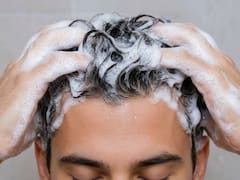 Mix sugar with shampoo: what it is for and why they recommend doing it