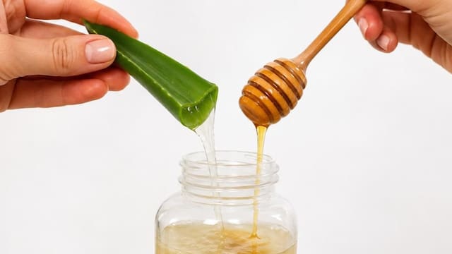 Poner aloe vera y miel en el shampoo: para qué sirve y por qué lo recomiendan expertos en peluquería