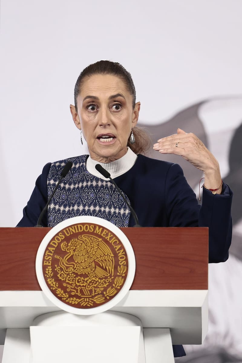 MEX3331. CIUDAD DE MÉXICO (MÉXICO), 28/01/2026.- La presidenta de México, Claudia Sheinbaum, habla durante una rueda de prensa este miércoles, en el Palacio Nacional de Ciudad de México (México). Sheinbaum afirmó que la ayuda humanitaria a Cuba "continúa" porque es una "decisión soberana" del país y una muestra de su "solidaridad", en medio de la presión ejercida desde Washington y las críticas de varios congresistas estadounidenses para que se frenen los envíos de petróleo mexicano a la isla caribeña. EFE/ José Méndez